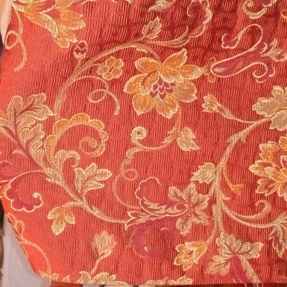 Gorgeous Table Runner - Picture 2 of 5